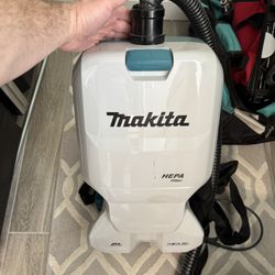 Makita Backpack Vacuum 36V