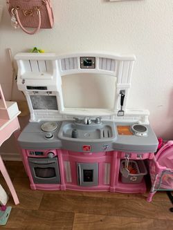 Toy kitchen