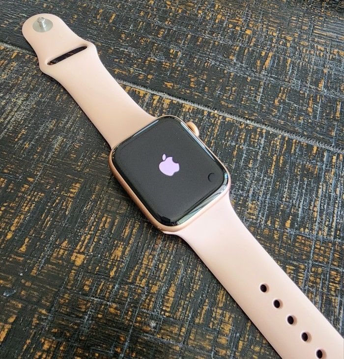 Apple Watch SE Aluminum Gold Pink Sport Band 44m 1st Gen Excellent