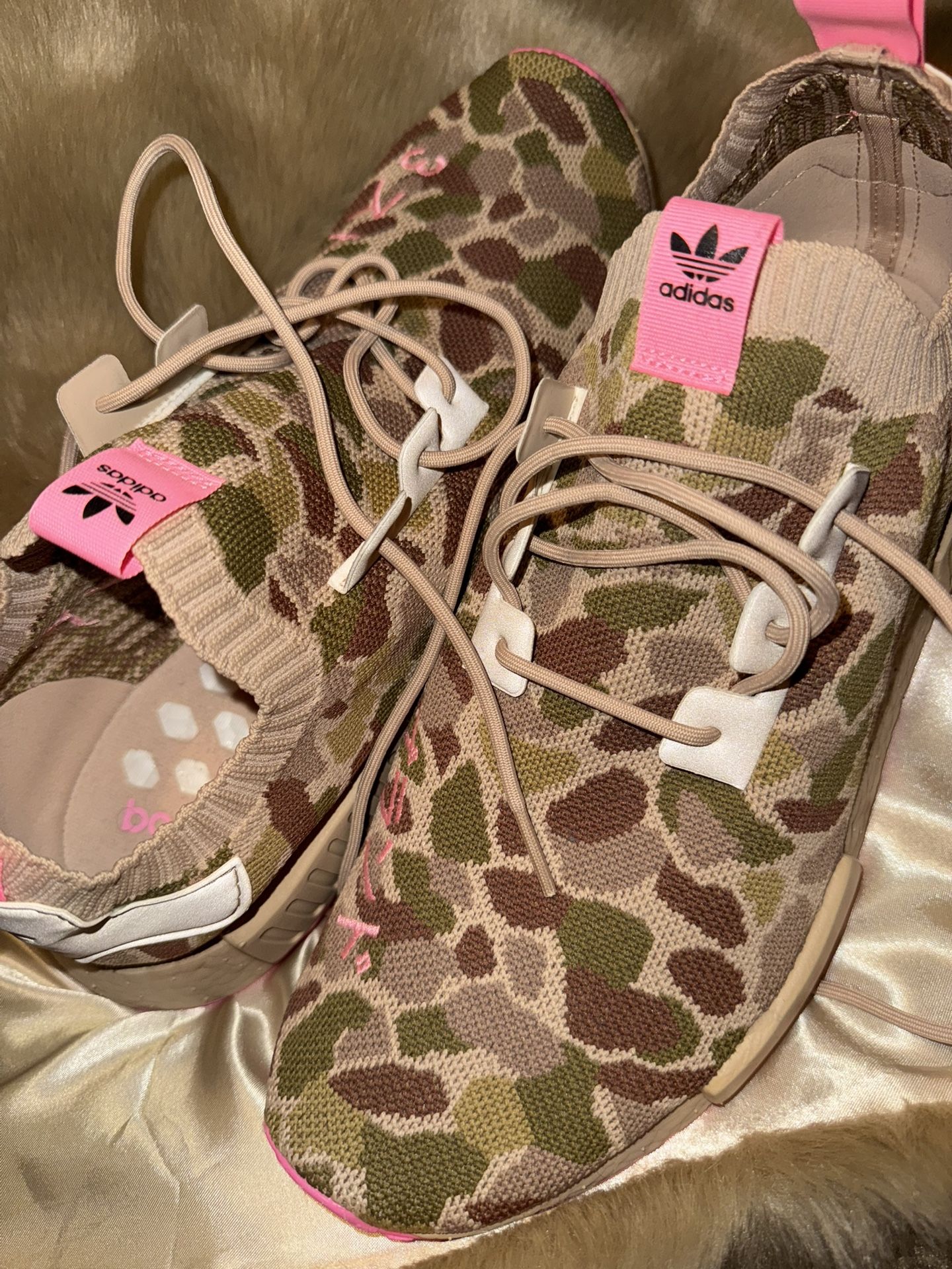 Adidas NMD R1 Primeknit Camo Hyper Pop