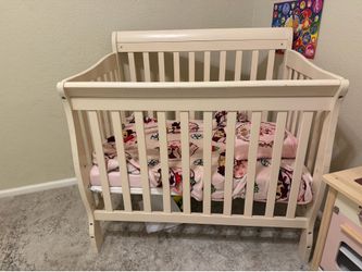 Mini crib includes mattress