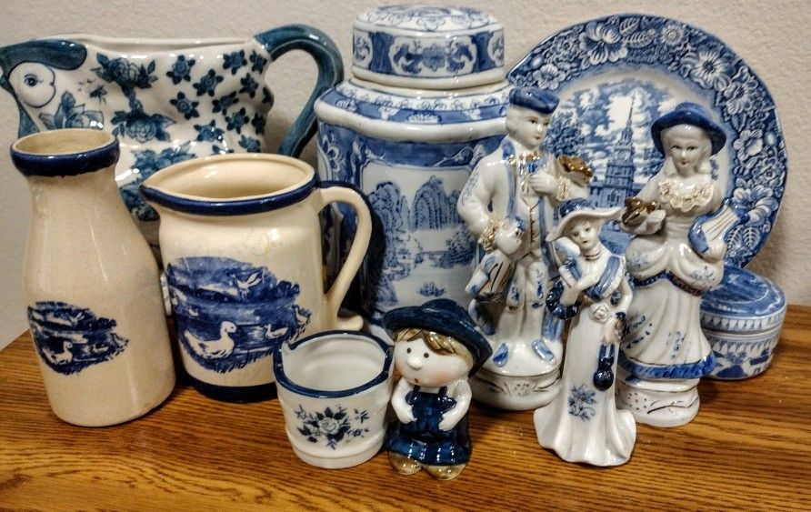 LOT OF 10 VINTAGE COLLECTIBLE, BLUE AND WHITE Ceramics/