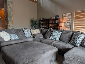 Large Living Room Sectional W/ Detachable Chaise Lounge And Ottoman