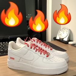 Nike Supreme Mens 8.5 / 9.5 / New