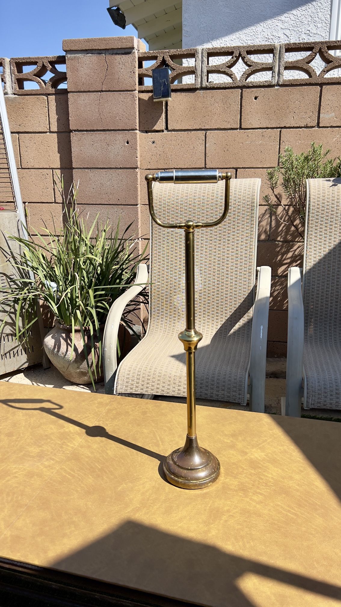 Freestanding toilet tissue Stand