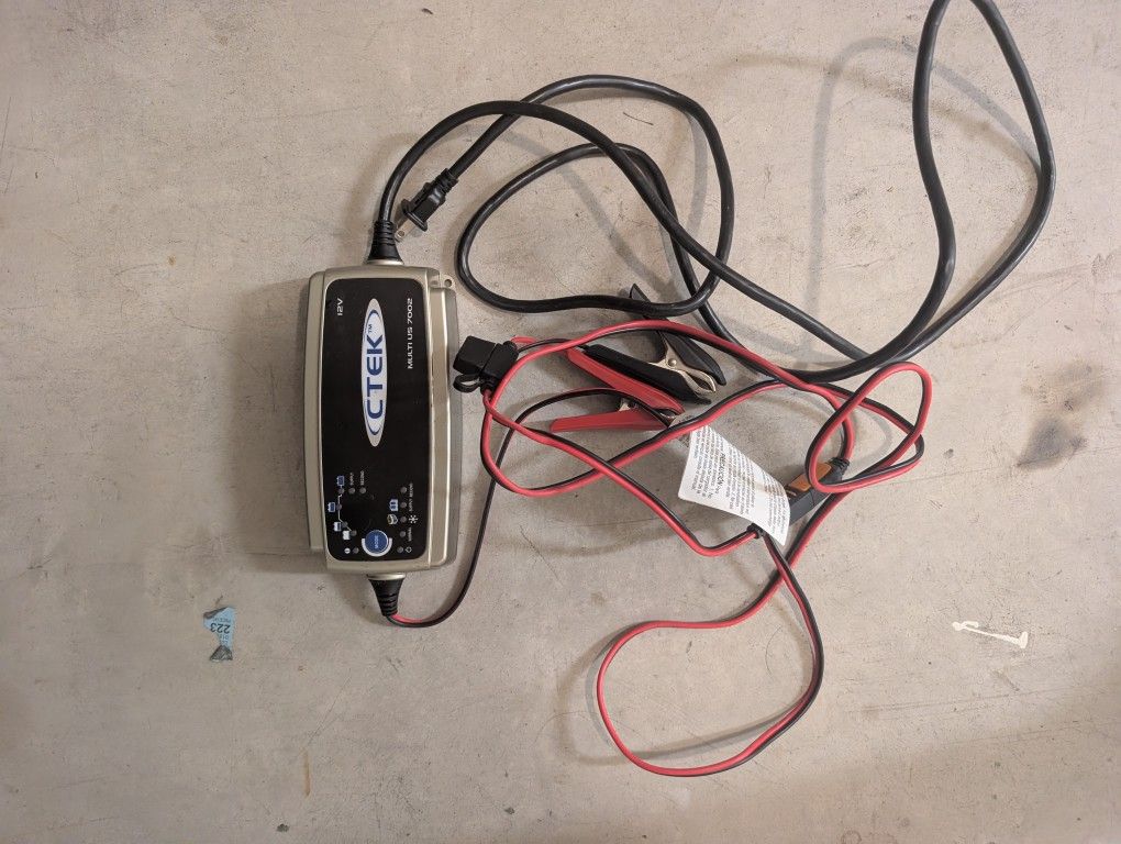 CTEK Multi US 7002, 12V Battery Charger for Cars, SUVs and Trucks, All Weather Smart Charger, Battery Desulfator, Power Supply Mode and Reconditioning