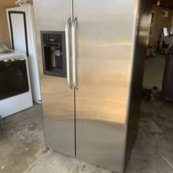 General Electric Refrigerator/Stainless steel