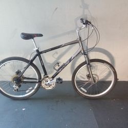 BICYCLE GIANT 21 SPEED SIZE 26 BRAND NEW 