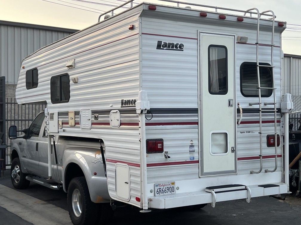 Lance camper