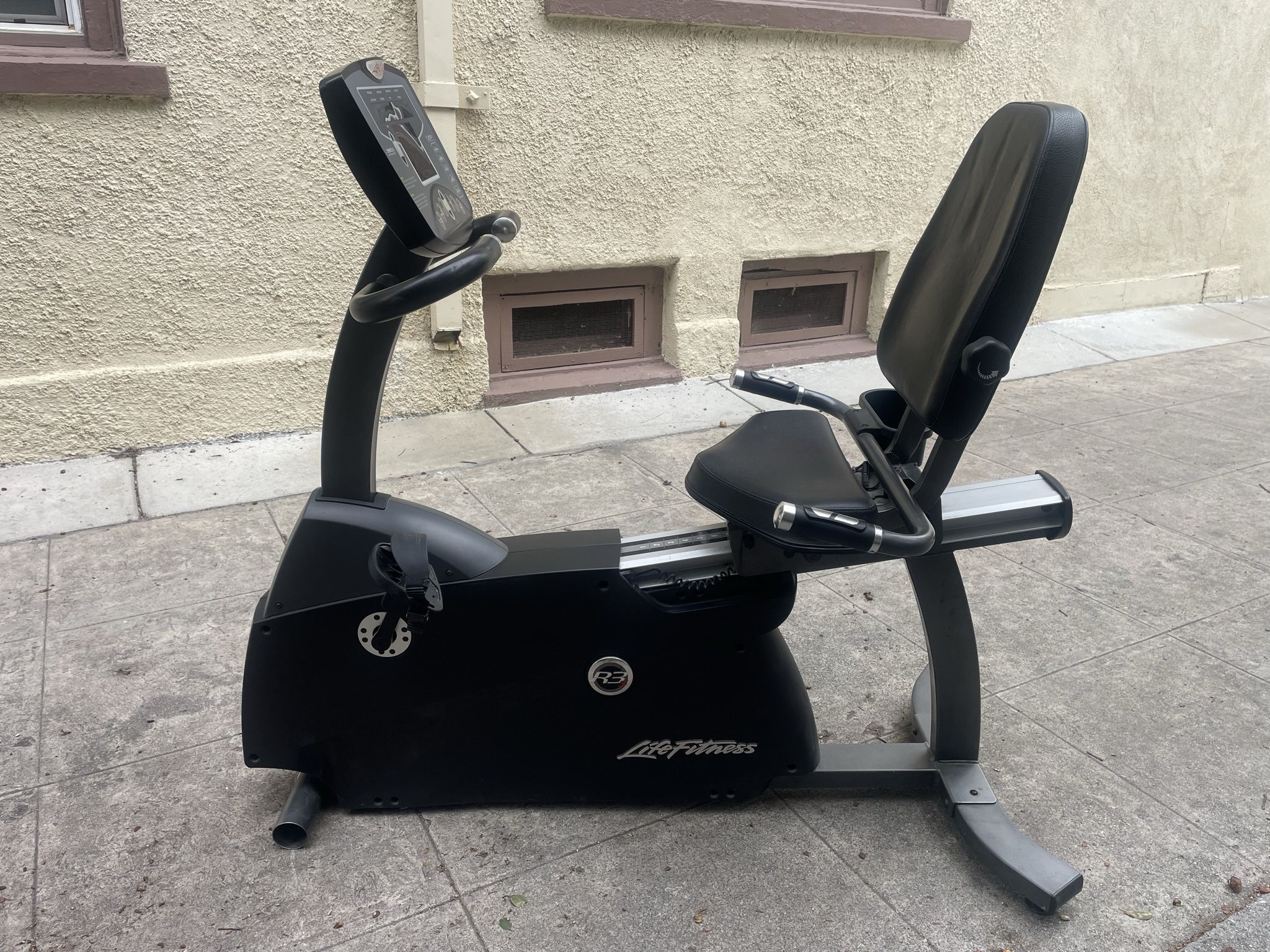 Life Fitness R3 Exercise Bike Life Cycle Recumbent Bike