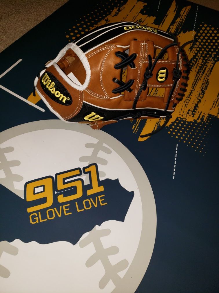 Wilson A2000 11.75inch Baseball Glove New