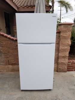 3MONTHS WARRANTY 30X30X66 INSIGNIA FRIDGE 18CUFT WHITE