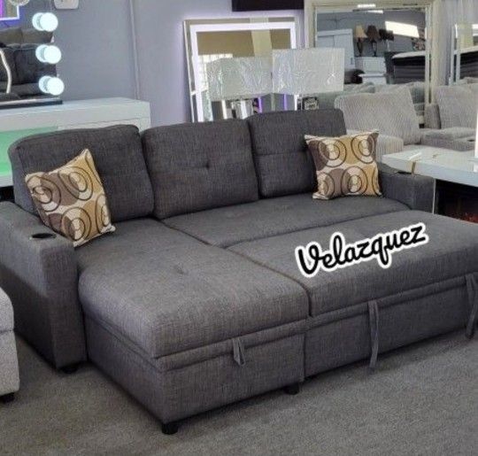 ✅️✅️Convertible Sectional
Reversible Convertible Sectional W/Cup Holders & Storage✅️✅️