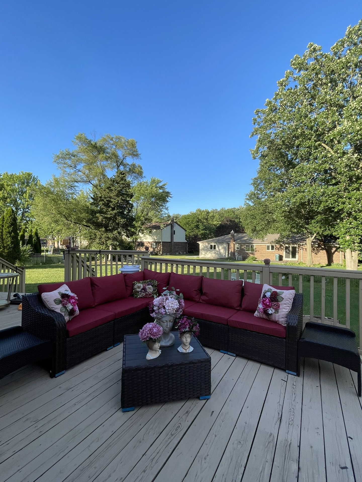 Very Beautiful gorgeous patio furniture brand-new in the box