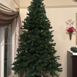 Christmas Tree 7ft , 1/2