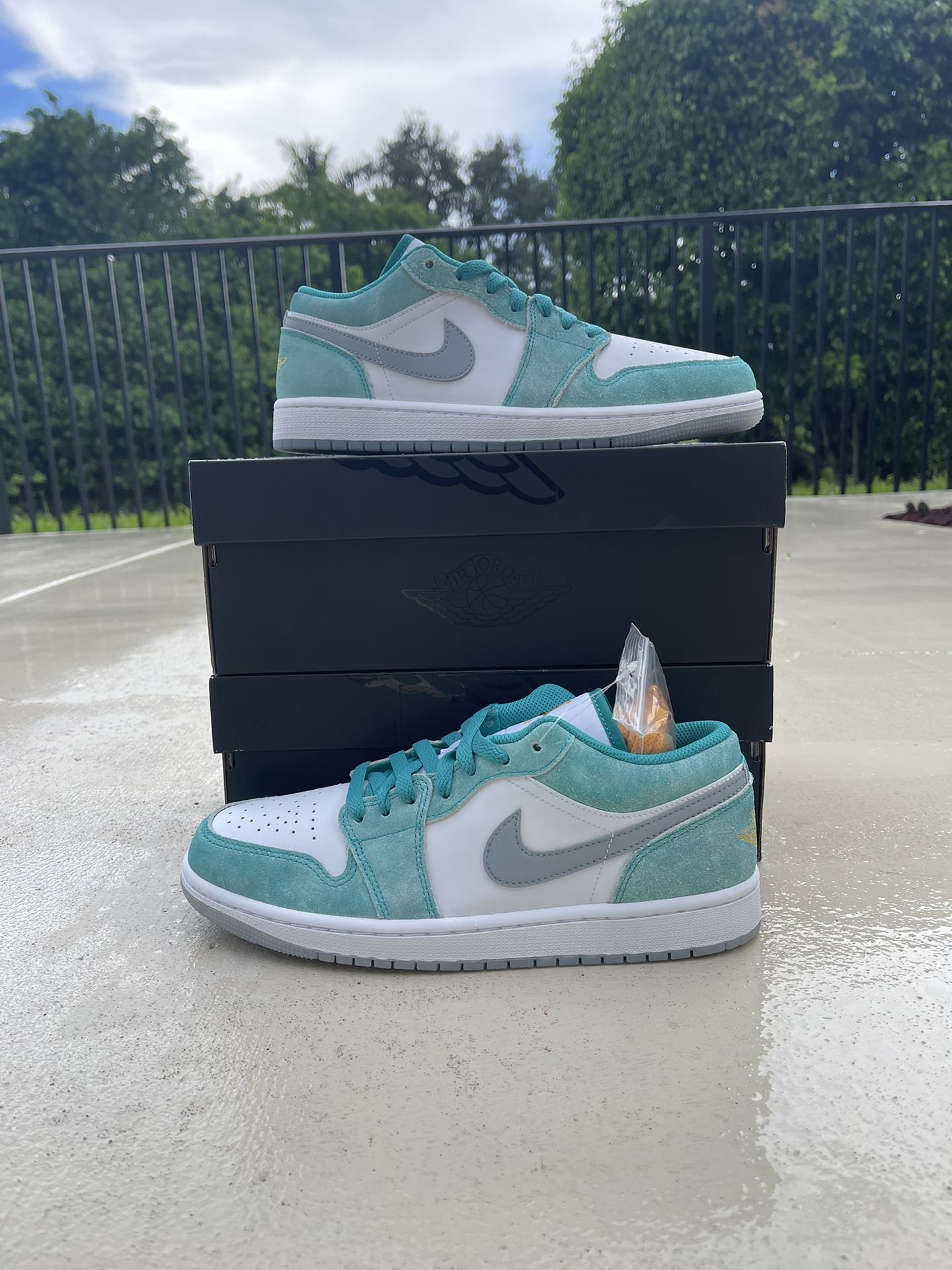 Jordan Low New Emerald Size