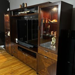 Luxury Solid Wood Entertainment Wall – Expandable, Museum Lighting, Mint