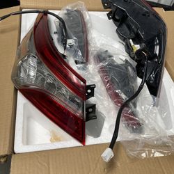 Stock Tail Lights For 2018 Toyota Camry. 