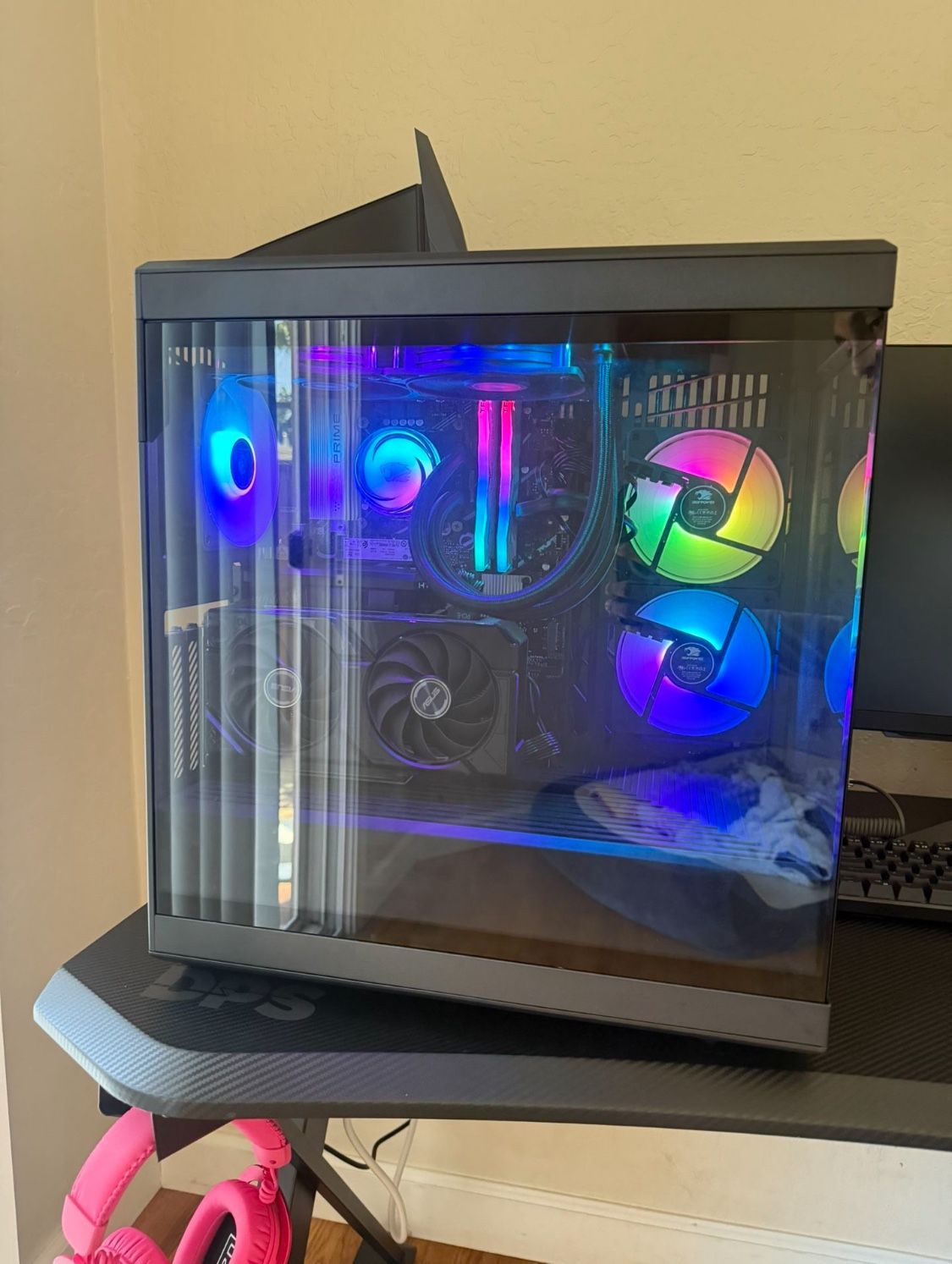 IBUYPOWER - Y40 ( 4060 ti 16gb i7 14700F 32 GB DDR5 Ram 2TB)