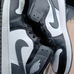 Jordan 1s shoes size 10