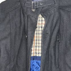 TOMMY HILFIGER  ALMOST NEW , WORE IT ONLY ONCE