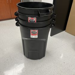 Rubbermaid 32 Gallon Trash Cans 