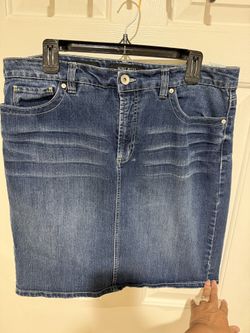 Women’s NINE WEST JEANS Blue Denim Stretch Skirt in size 16