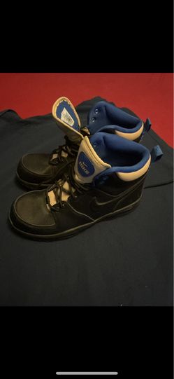 Black Nike mid/high-top boots  size US  7 Y