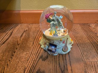 Disney The Little Mermaid Ariel and Prince Eric Statue Snow Globe