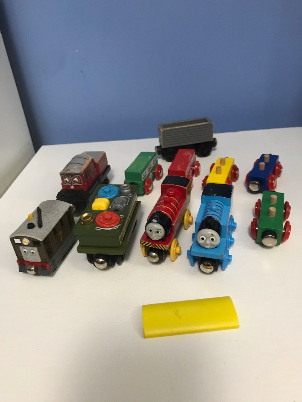 Thomas Wooden magnetic trains