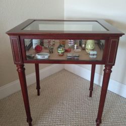 BEAUTIFUL VINTAGE BOMBAY AND CO. BIJOUTERIE DISPLAY TABLE 