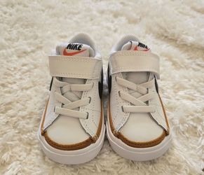 Nike Court Legacy