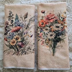 2 Kitchen Towels 
