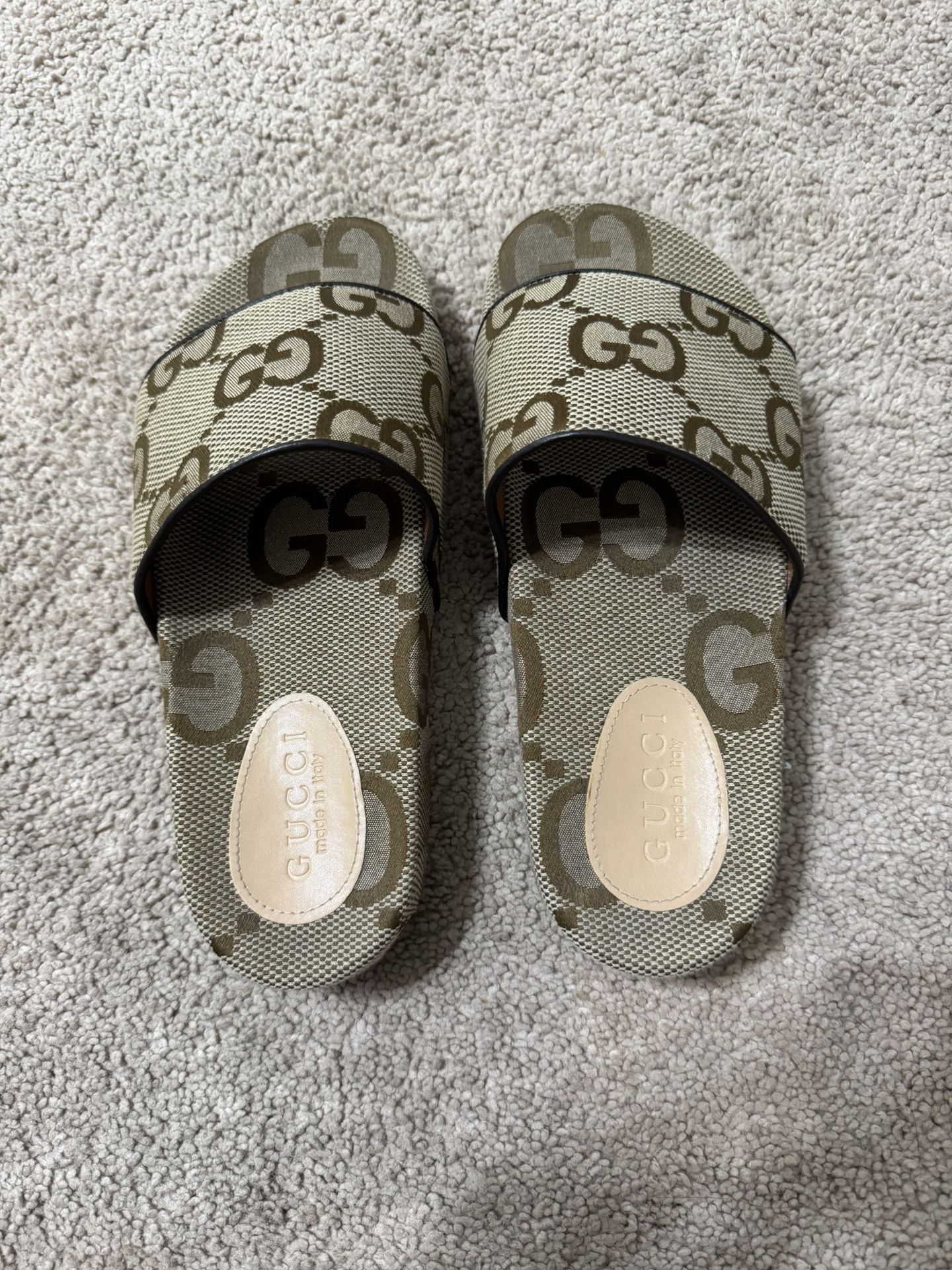 Gucci GG Supreme Slides – Size 42 EU / 9 US – Designer Sandals