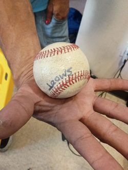 Hi this is Ray and I'm trying to sell my alma mater baseball it's a luxury one it's been since 2014 when they won the championship it's all try to kee