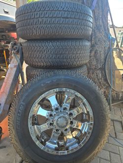 8 lug 18inch rims Michelin tires