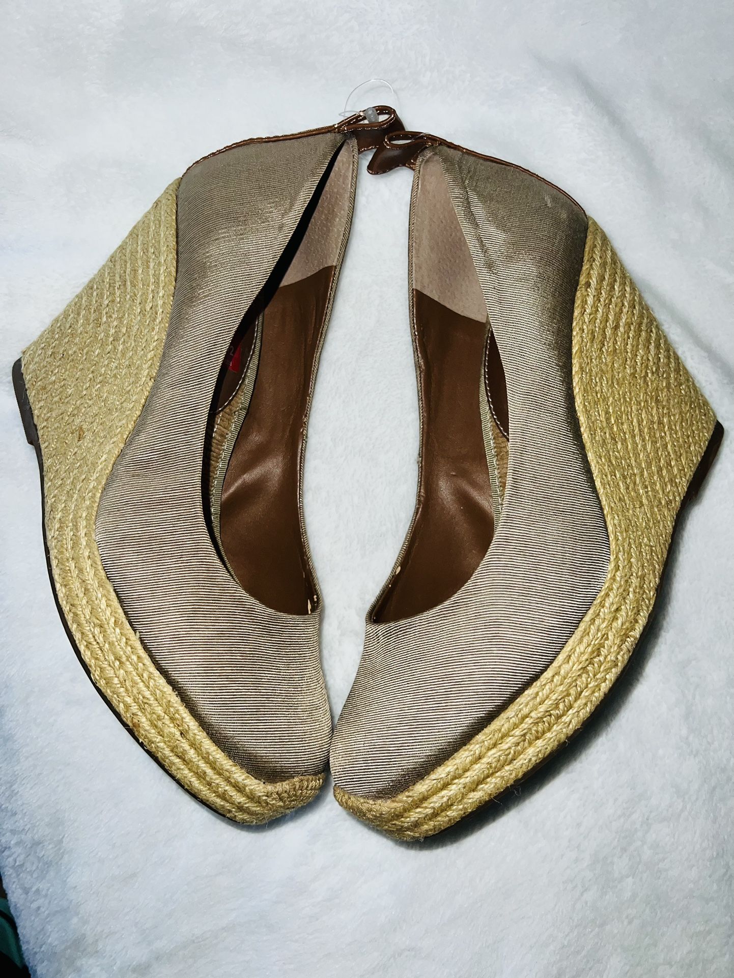 nice women’s shoes size (9.5) only $15 Used Like New