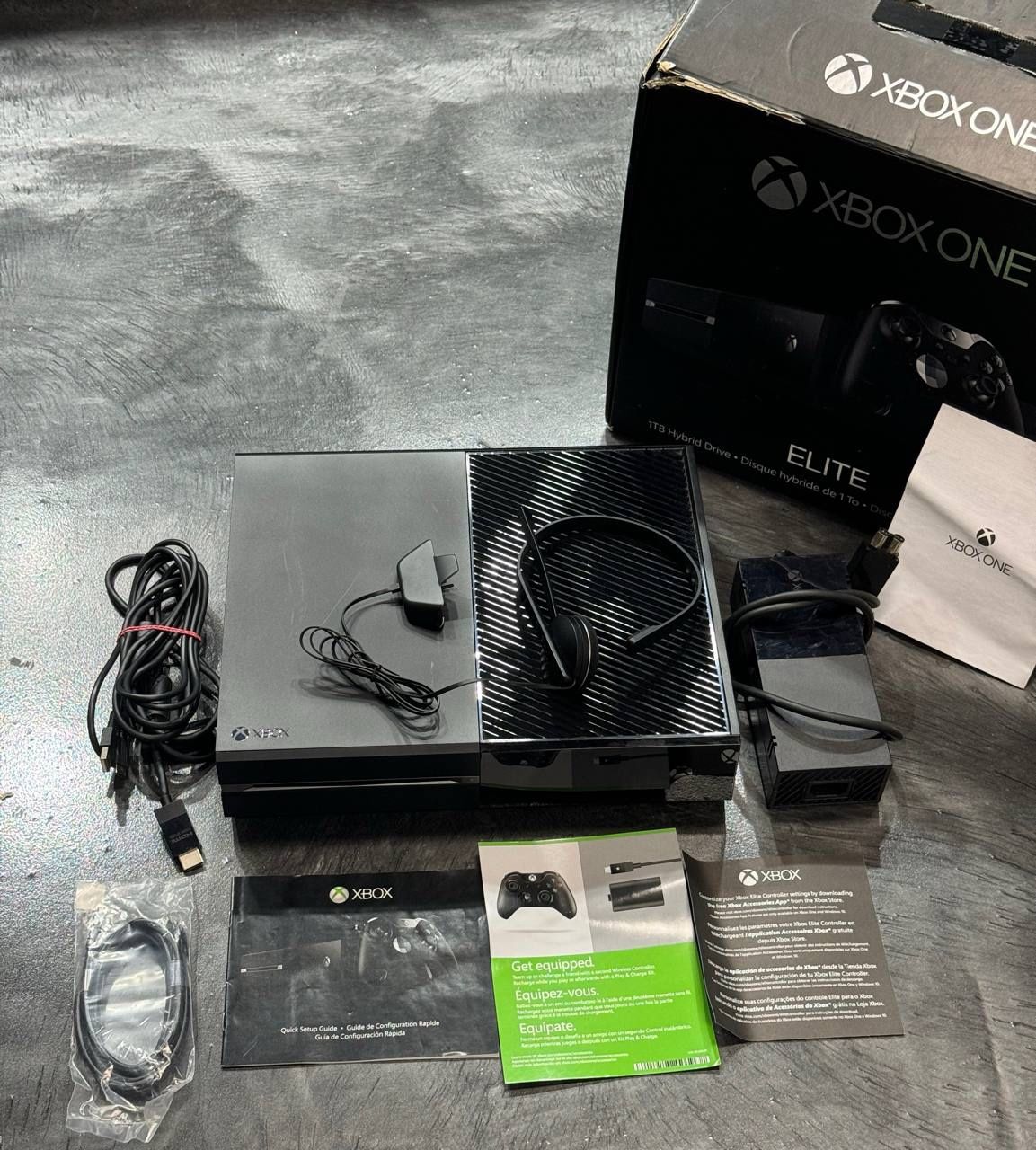 Microsoft Xbox One 500GB Console Gaming System Headphones Cords Box Black 1540