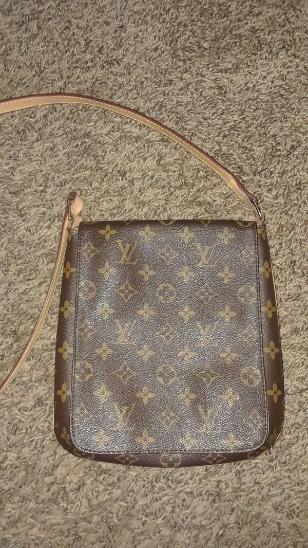 Louis Vuitton Crossbody bag for Sale in Kansas City, MO - OfferUp