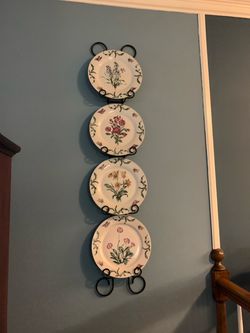 Decorative plates and hanging rack