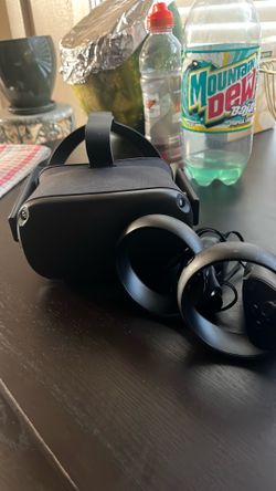 Oculus Quest VR Headset with Controllers