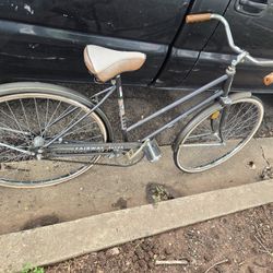 Vintage Western Flyer women's bicycle 26inches needs a tube