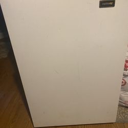 Holiday Dorm Size Freezer 