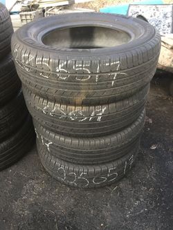225/65/17 Michelin latitude set of used tires in great condition 70% tread 200$ for 4 . Installation balance and alignment available. Road force bal