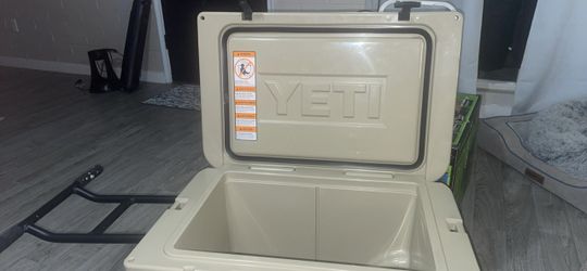 YETI Tundra Hard Cooler Tan