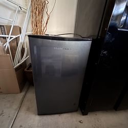 TaoTronics mini fridge