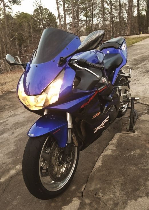 URGENT$500 For sale 2003 Honda CBR 954RR Clean tittle Runs and drives great.,no issues! clean title Very clean.