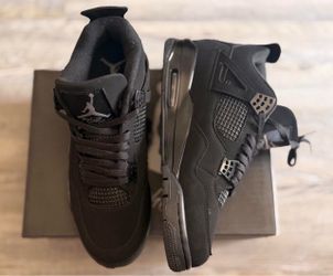 Black cat Jordan 4