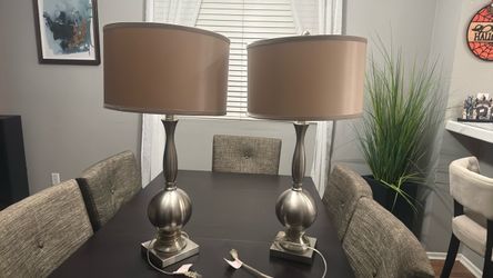 2 Beautiful table lamps