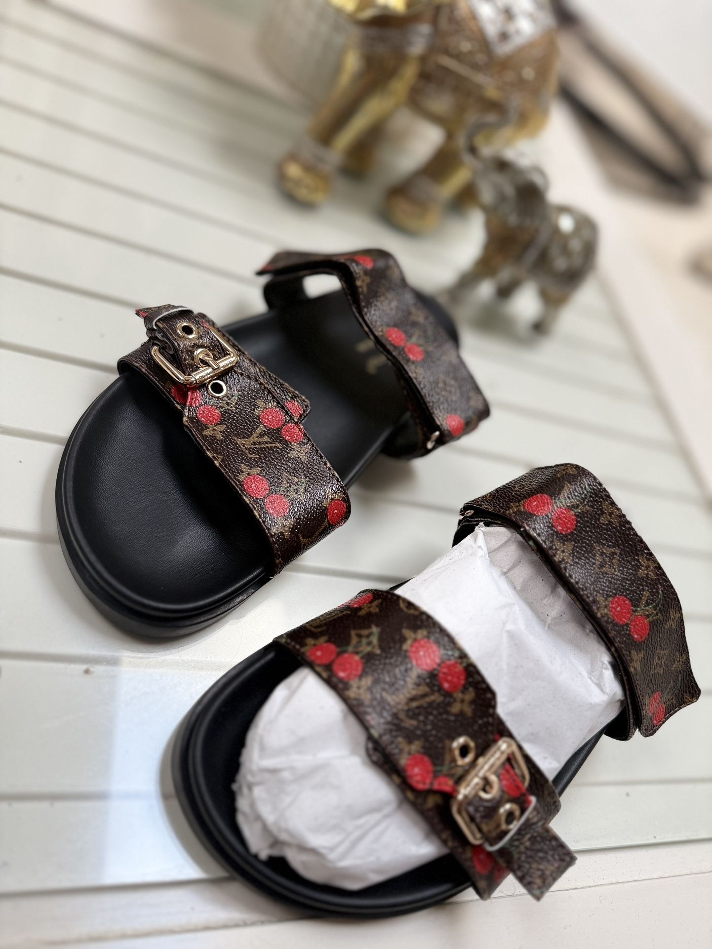 New Sandals LV